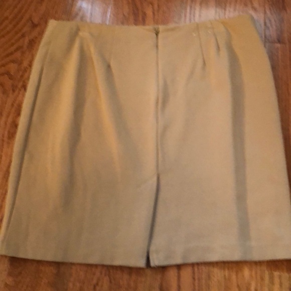 Like new skirt - Picture 3 of 6